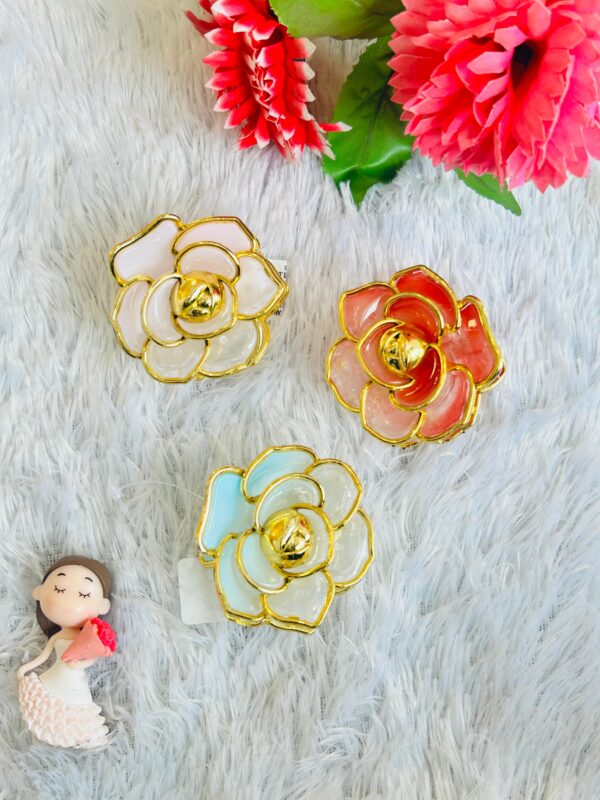 Rose Shaped Clutches - 1 Pc