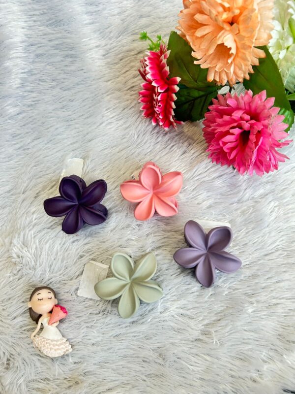 Flower Shape Clutches - (2PC)